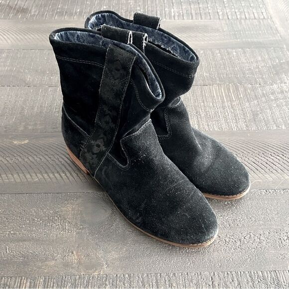 TOMS Black Suede Slouchy Ankle Boots Women’s 6.5 Western Boho Comfort Booties - Picture 1 of 8